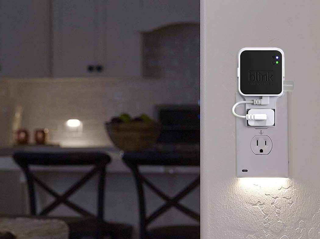 256GB USB Flash Drive & Outlet Mount B734562