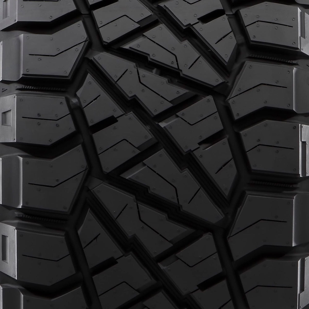 275/60R20 116T XL Tire T7540